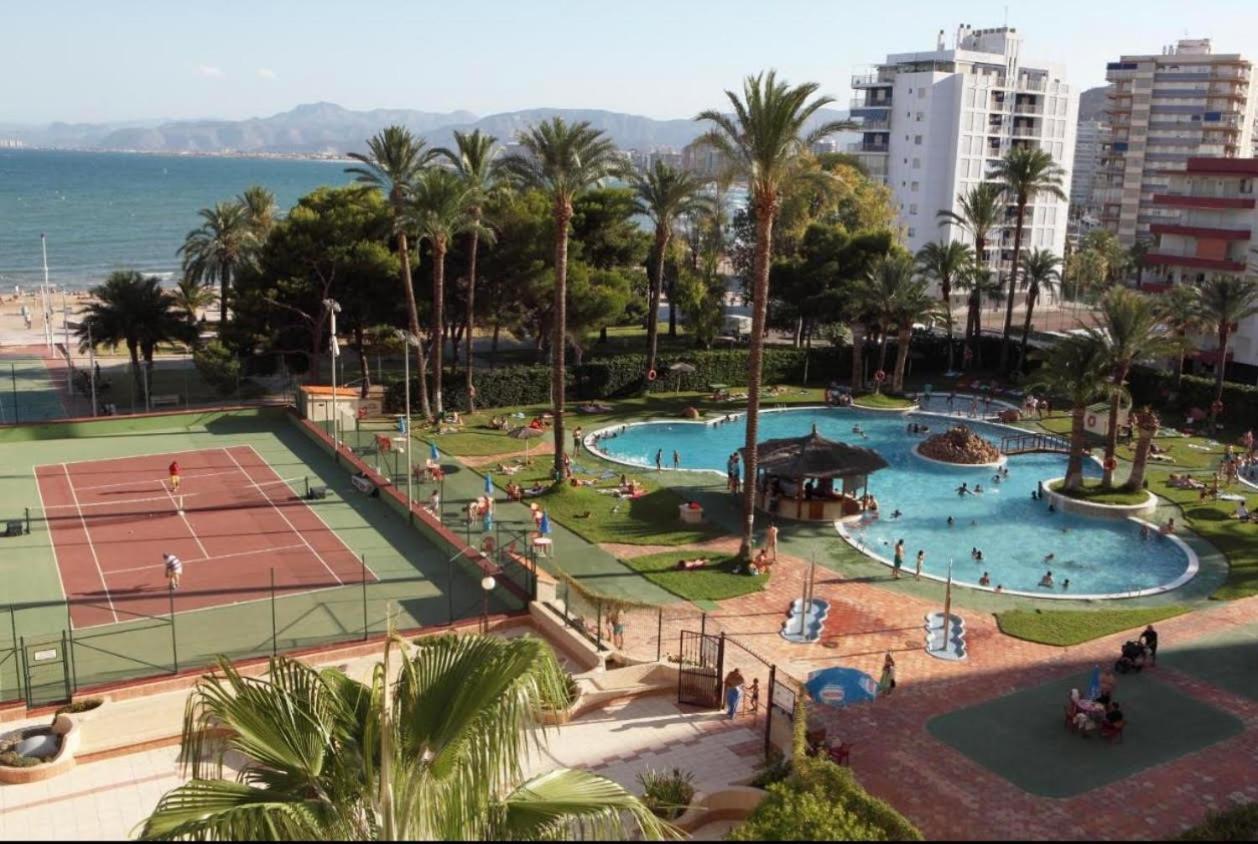 Nuevo, Primera Linea De Playa, Con Piscina Y Vistas Al Mar Кулера Екстериор снимка