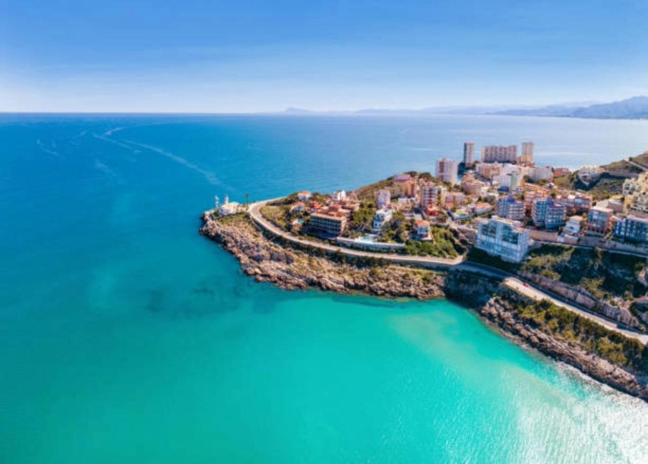 Nuevo, Primera Linea De Playa, Con Piscina Y Vistas Al Mar Кулера Екстериор снимка